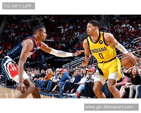 卡梅隆托马斯表现亮眼16分钟内贡献8分2板4助引关注